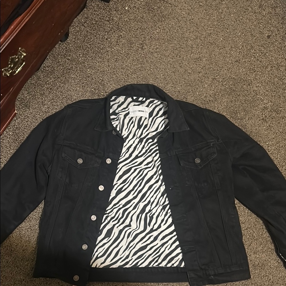 All black medium sized fashion nova men jean jacket